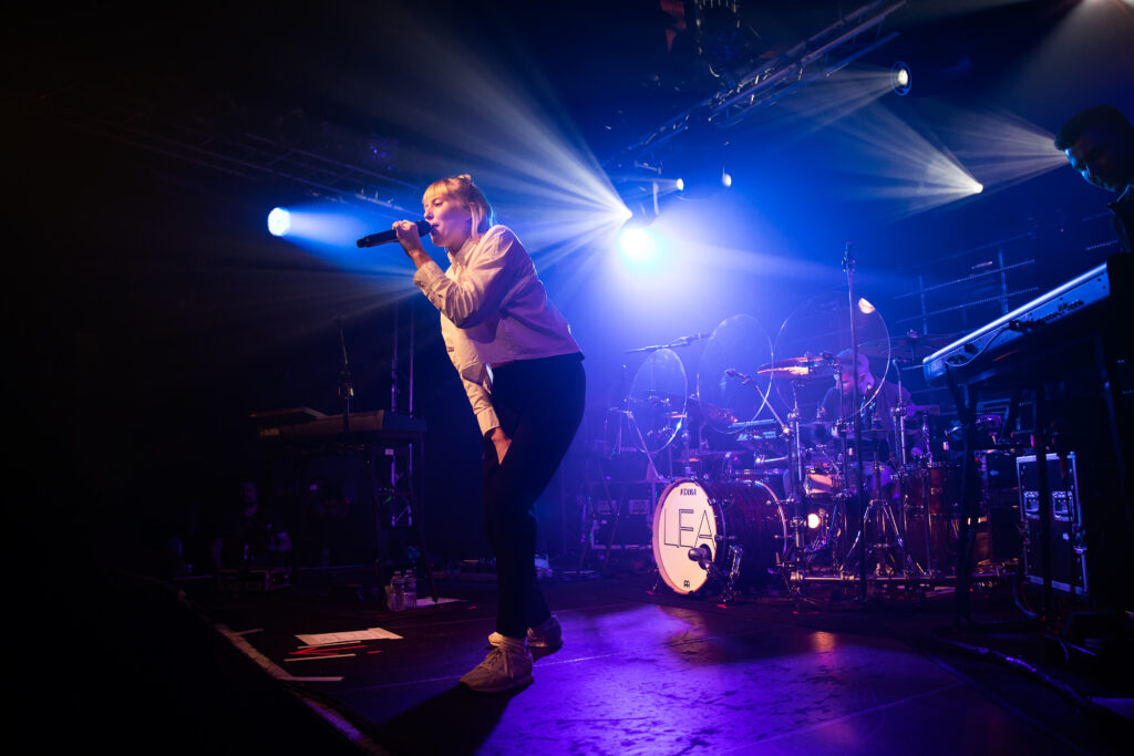 Deutsche Musikerin LEA im Atelier in Luxemburg während ihrer "Zwischen den Teilen" Tour 2019