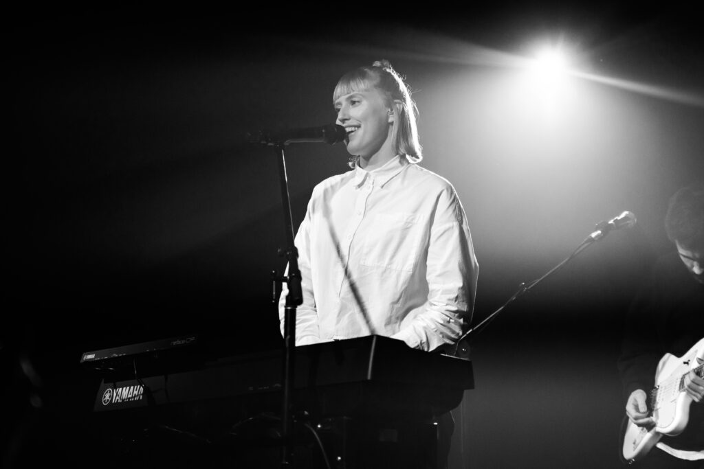 Deutsche Musikerin LEA im Atelier in Luxemburg während ihrer "Zwischen den Teilen" Tour 2019