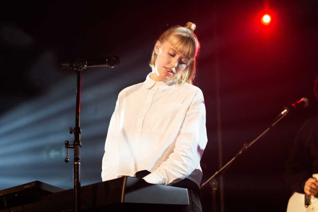 Deutsche Musikerin LEA im Atelier in Luxemburg während ihrer "Zwischen den Teilen" Tour 2019