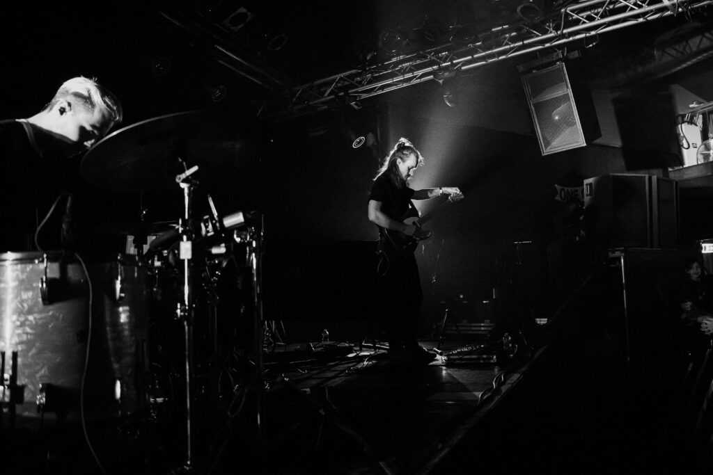 Österreichische Musikerin Mathea 2019 im Atelier in Luxemburg als Support von LEA