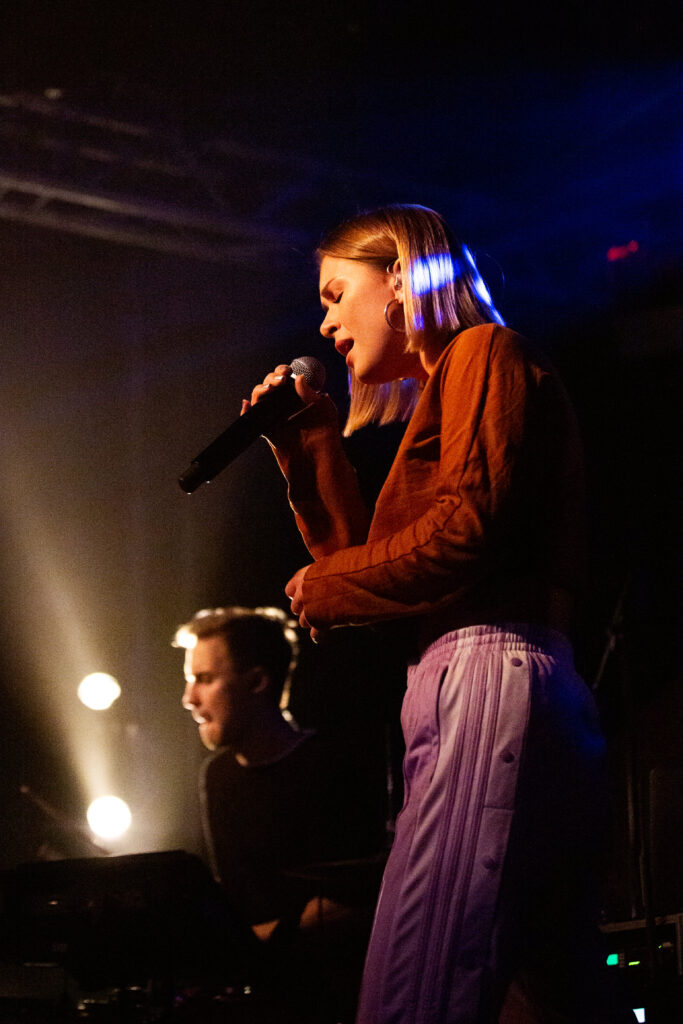 Österreichische Musikerin Mathea 2019 im Atelier in Luxemburg als Support von LEA