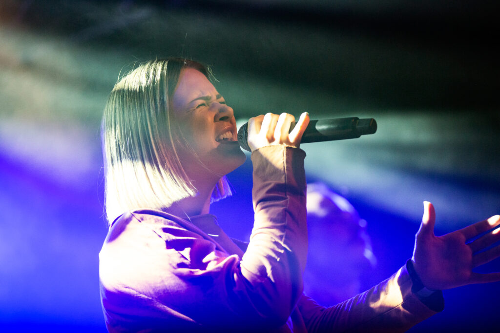 Österreichische Musikerin Mathea 2019 im Atelier in Luxemburg als Support von LEA