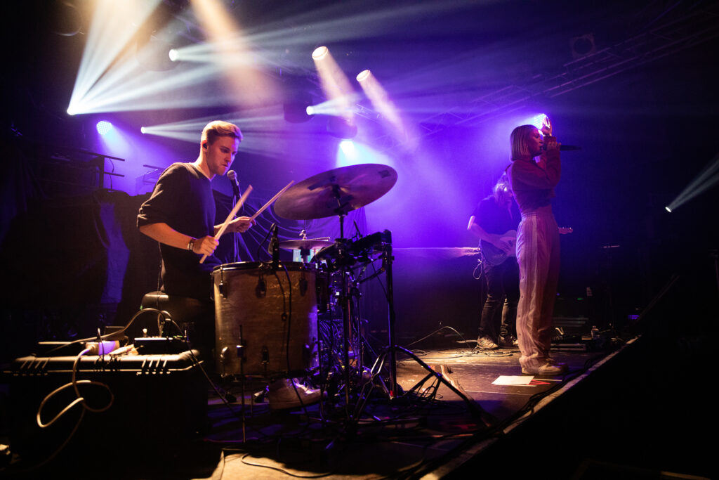 Österreichische Musikerin Mathea 2019 im Atelier in Luxemburg als Support von LEA