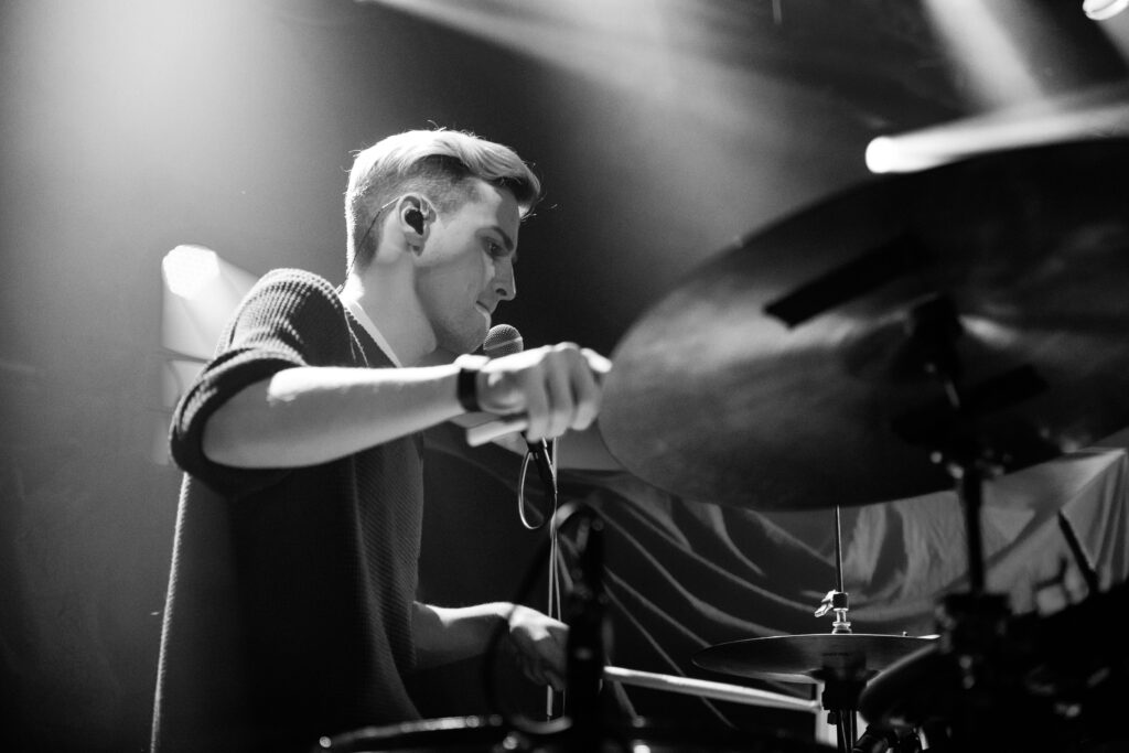 Österreichische Musikerin Mathea 2019 im Atelier in Luxemburg als Support von LEA