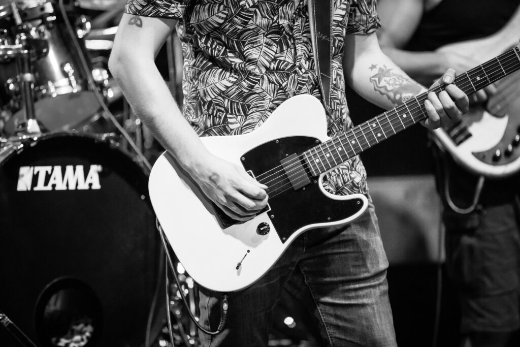 Sven, Gitarrist und Sänger der deutschen Alternative-Band Stereo Horizon, bei einem Auftritt in der Lucky's Luke in Trier