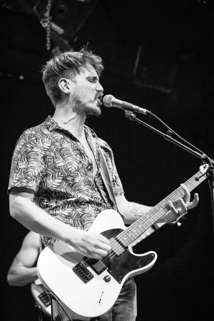 Sven, Gitarrist und Sänger der deutschen Alternative-Band Stereo Horizon, bei einem Auftritt in der Lucky's Luke in Trier