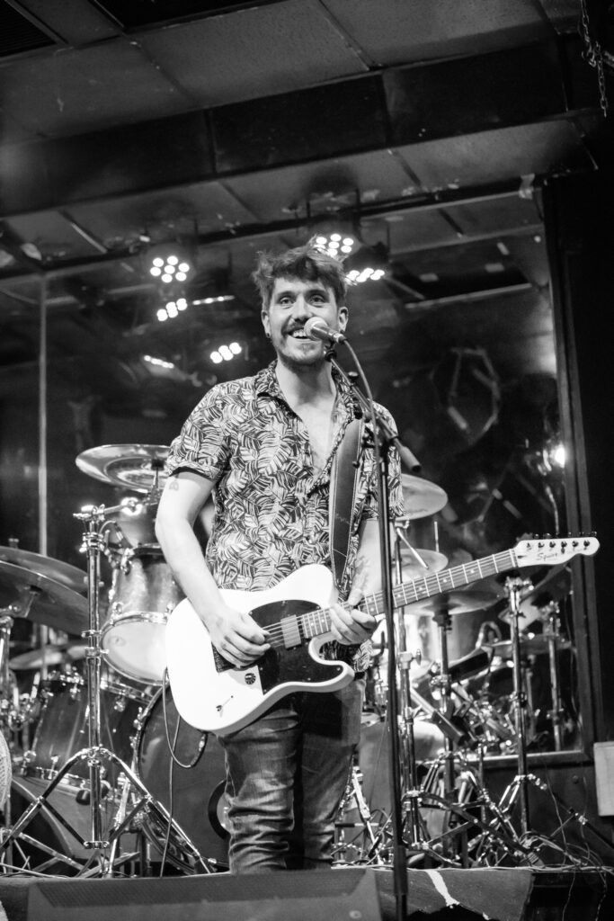 Sven, Gitarrist und Sänger der deutschen Alternative-Band Stereo Horizon, bei einem Auftritt in der Lucky's Luke in Trier