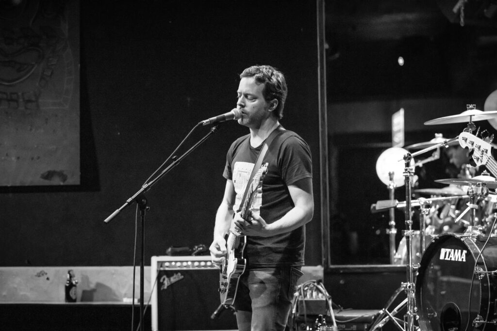 straws, deutsche Post / Indie / Rock Band aus Trier, bei einem Auftritt in der Lucky's Luke