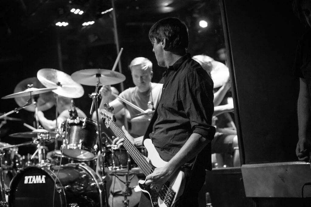 straws, deutsche Post / Indie / Rock Band aus Trier, bei einem Auftritt in der Lucky's Luke