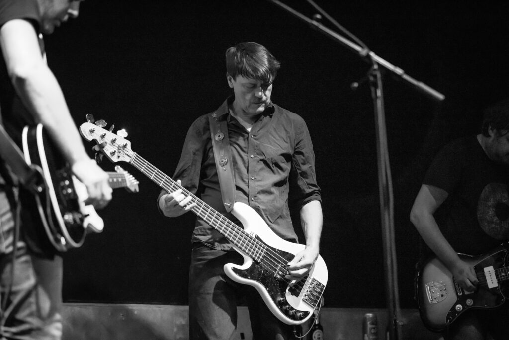 straws, deutsche Post / Indie / Rock Band aus Trier, bei einem Auftritt in der Lucky's Luke