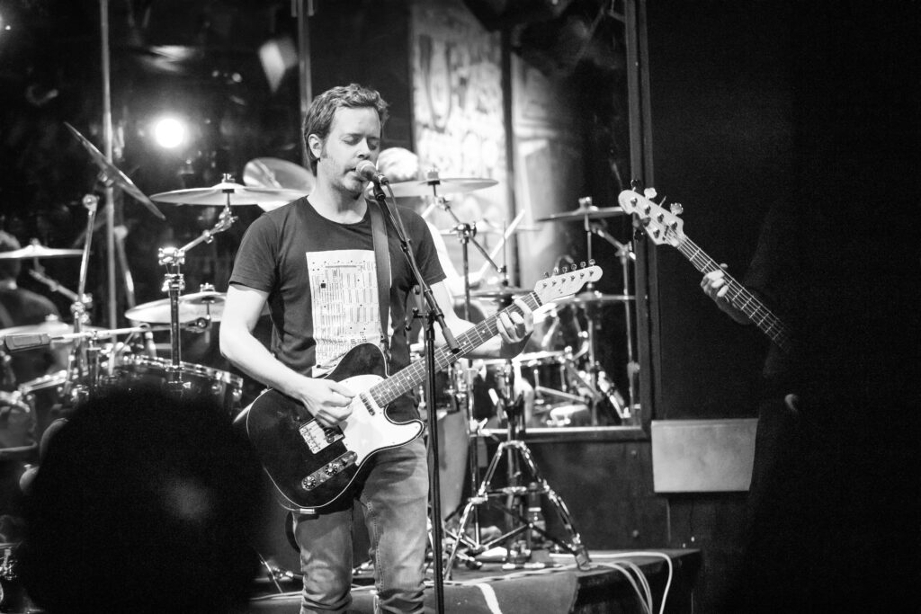 straws, deutsche Post / Indie / Rock Band aus Trier, bei einem Auftritt in der Lucky's Luke