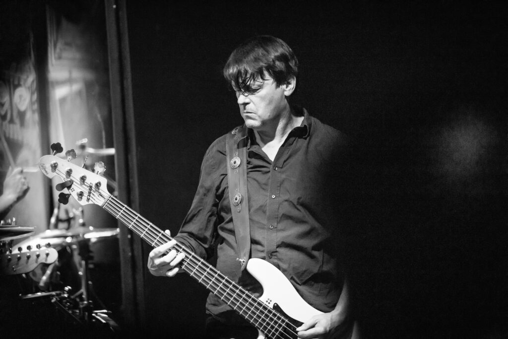 straws, deutsche Post / Indie / Rock Band aus Trier, bei einem Auftritt in der Lucky's Luke