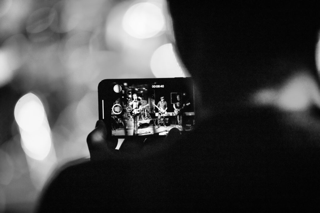 straws, deutsche Post / Indie / Rock Band aus Trier, bei einem Auftritt in der Lucky's Luke