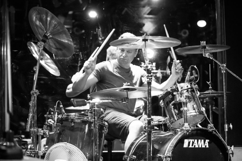 straws, deutsche Post / Indie / Rock Band aus Trier, bei einem Auftritt in der Lucky's Luke