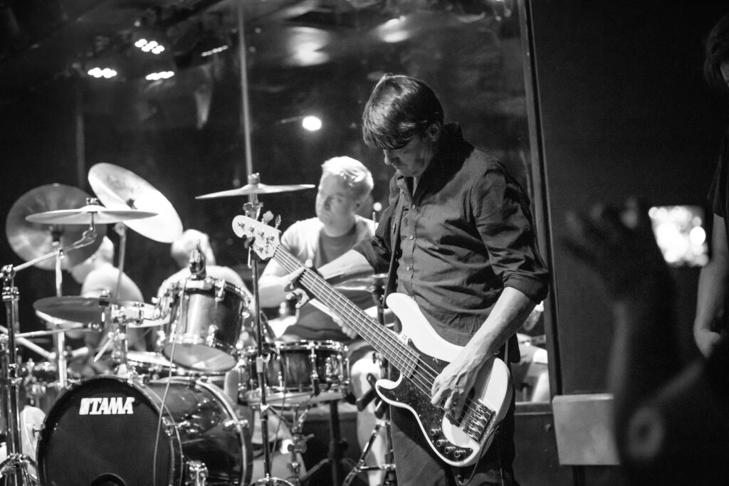 straws, deutsche Post / Indie / Rock Band aus Trier, bei einem Auftritt in der Lucky's Luke