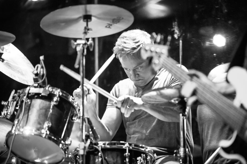 straws, deutsche Post / Indie / Rock Band aus Trier, bei einem Auftritt in der Lucky's Luke