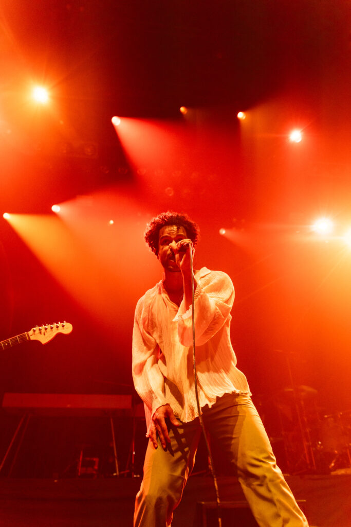 Rapper Mile aka Michael Lechner mit der österreichischen Band Sharktank, bei einem Auftritt in der Rockhal in Luxemburg 2024, on tour als Support für Giant Rooks