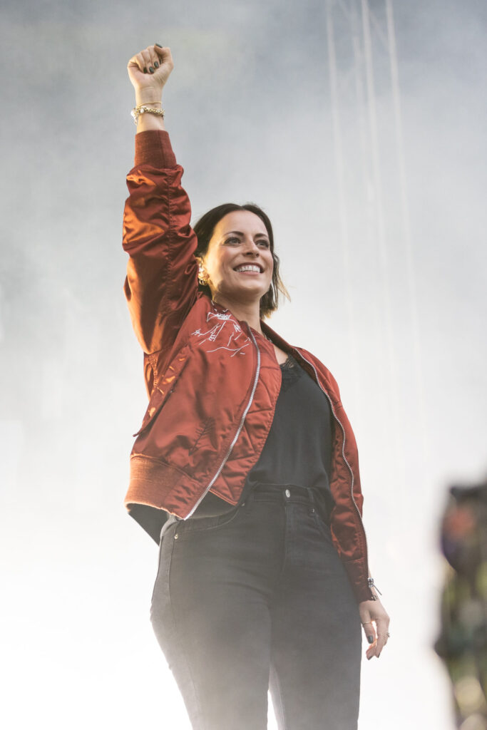 Stefanie Kloß, Frontsängerin der deutschen Pop-Rock-Band Silbermond, bei einem Open Air Konzert in neimënster in Luxemburg