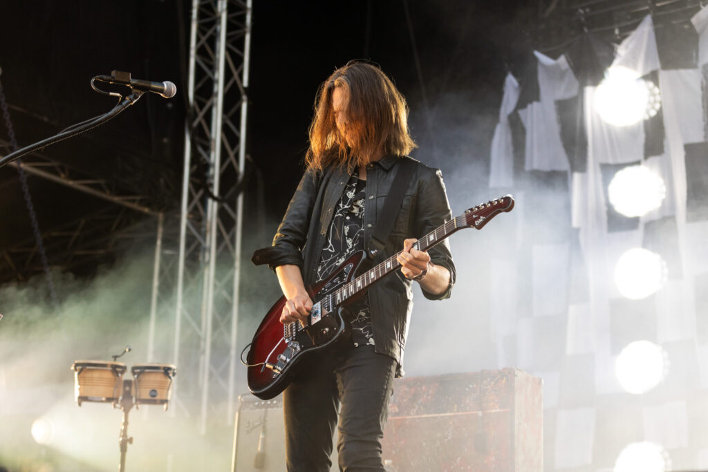 Thomas Stolle, Gitarrist der deutschen Pop-Rock-Band Silbermond, bei einem Open Air Konzert in neimënster in Luxemburg