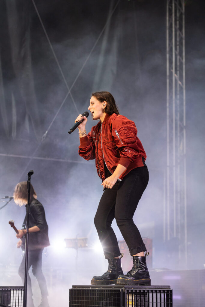 Stefanie Kloß, Frontsängerin der deutschen Pop-Rock-Band Silbermond, bei einem Open Air Konzert in neimënster in Luxemburg