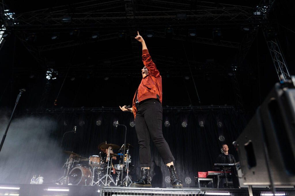 Stefanie Kloß, Frontsängerin der deutschen Pop-Rock-Band Silbermond, bei einem Open Air Konzert in neimënster in Luxemburg