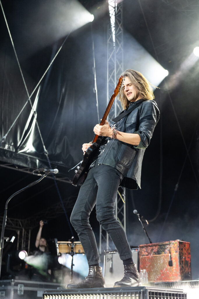 Thomas Stolle, Gitarrist der deutschen Pop-Rock-Band Silbermond, bei einem Open Air Konzert in neimënster in Luxemburg