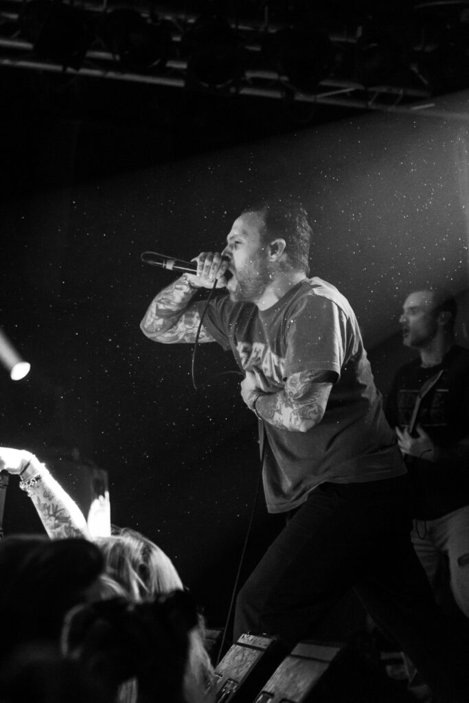 Jesse Barnett, vocalist for Stick To Your Guns, at den Atelier in Luxembourg