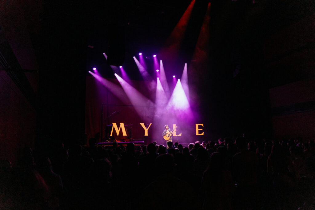 Deutscher Sänger Myle live in Luxemburg, on tour mit Kamrad