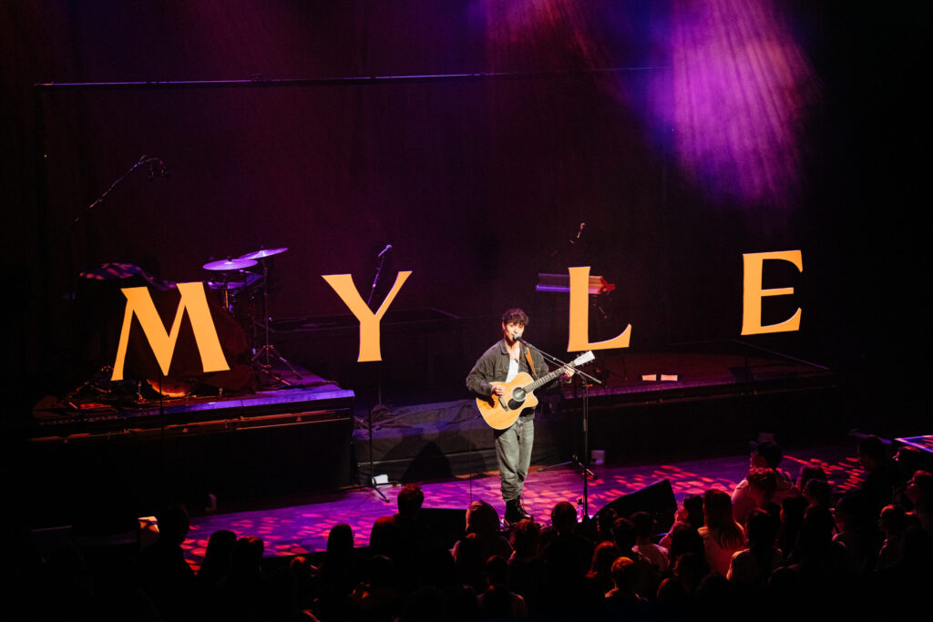 Deutscher Sänger Myle live in Luxemburg, on tour mit Kamrad