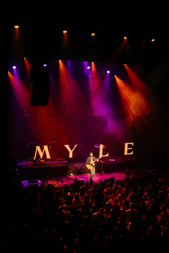 Deutscher Sänger Myle live in Luxemburg, on tour mit Kamrad